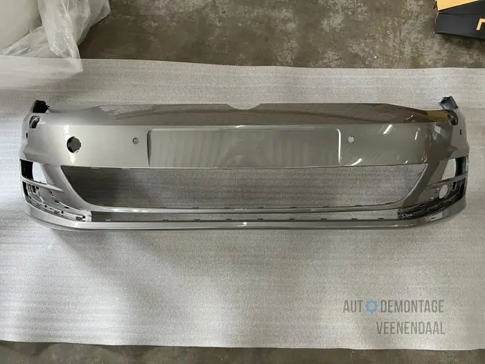 Front bumper Volkswagen Golf