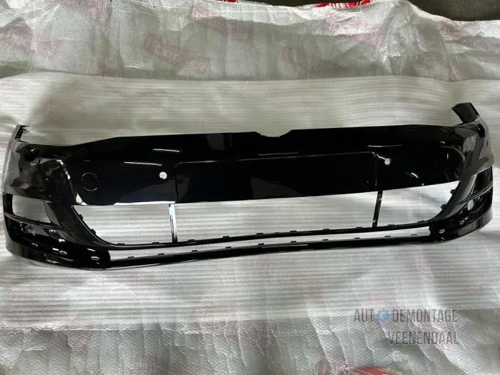 Front bumper Volkswagen Golf